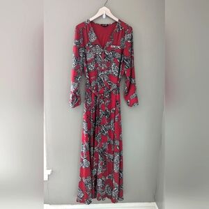 Beautiful Express Maxi Dress. Long sleeves, v-neck. Large like new.